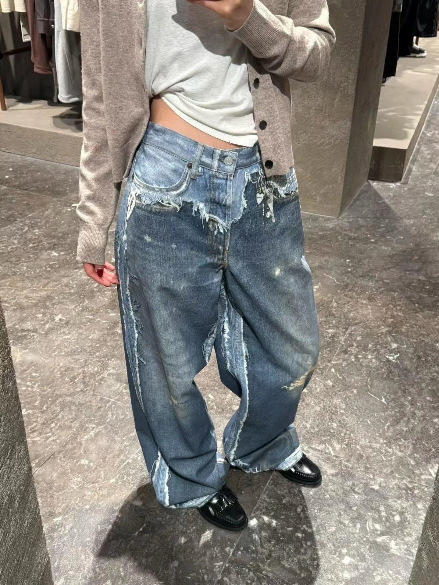 「 」